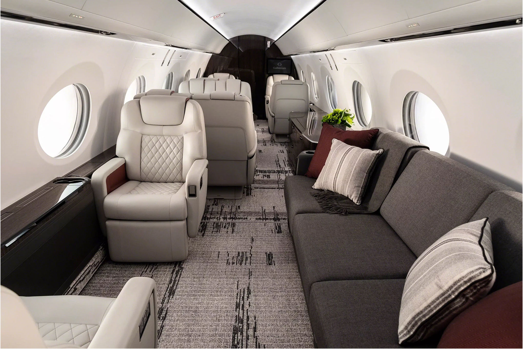 Gulfstream G600 cabin club seat and divan, looking aft